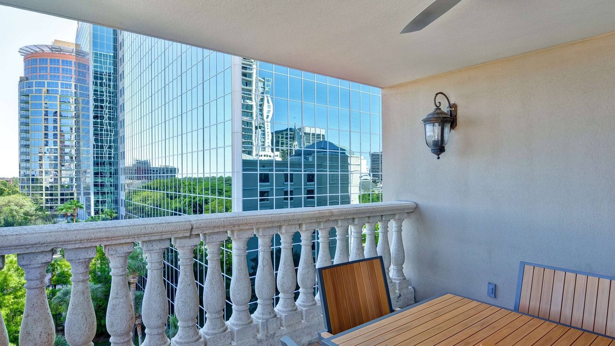 Downtown Orlando Hotel | Embassy Suites by Hilton Orlando Downtown
