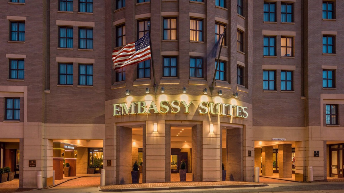 Old Town Alexandria Hotel | Embassy Suites by Hilton Alexandria Old Town