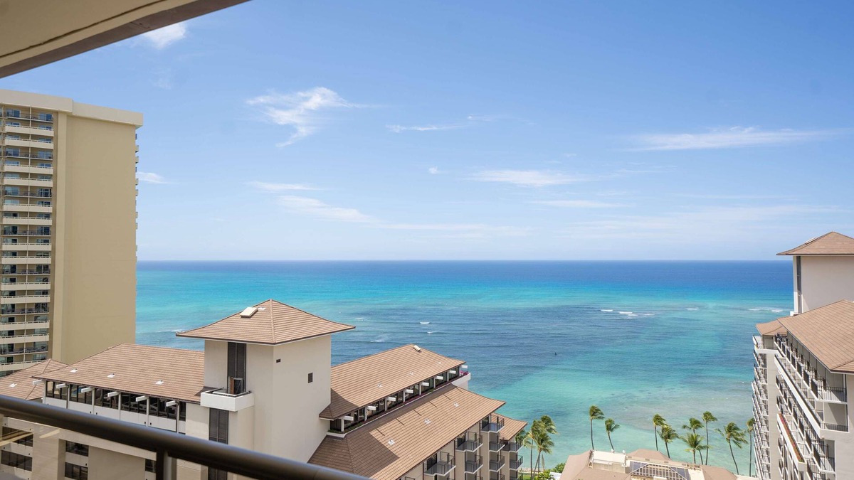 Waikiki Resort | Embassy Suites by Hilton Waikiki Beach Walk
