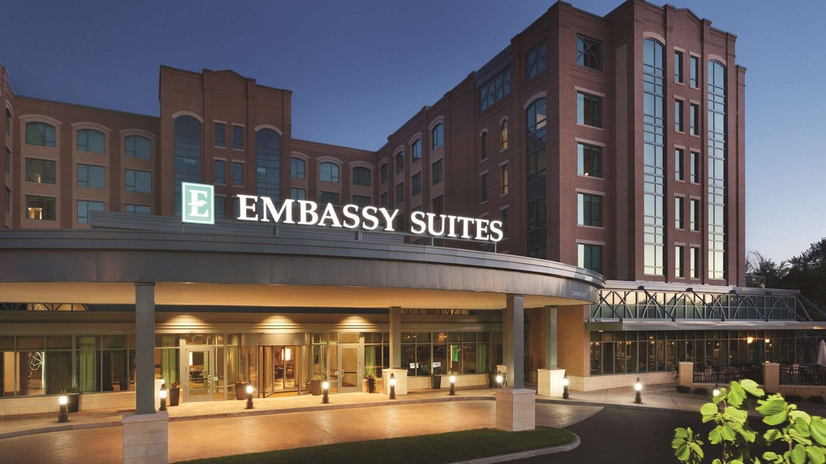 Saratoga Springs Hotel | Embassy Suites Saratoga Springs