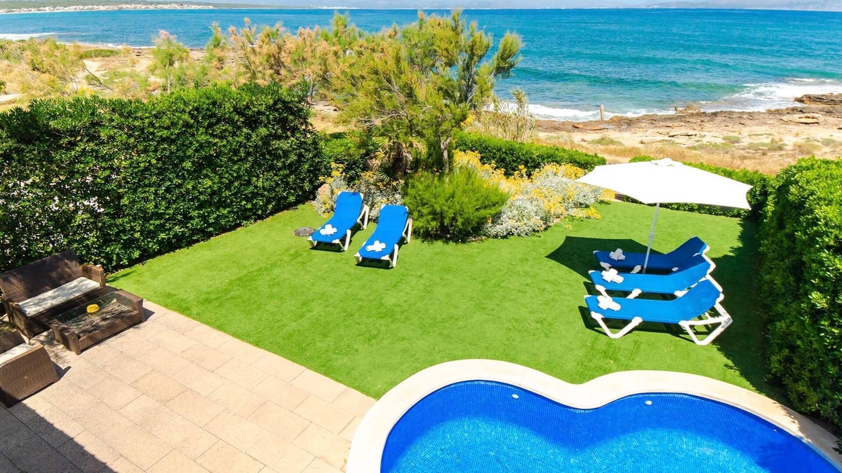 Urbanizacion S'Estanyol Villa | EMBAT - Seafront house with garden, pool and bbq.