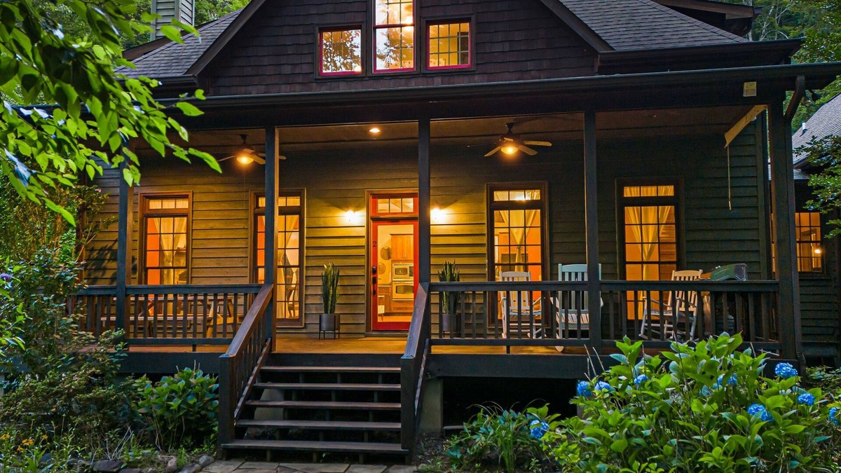 Almond House | Embrace nature's beauty in the Great Smoky Mountains with patio