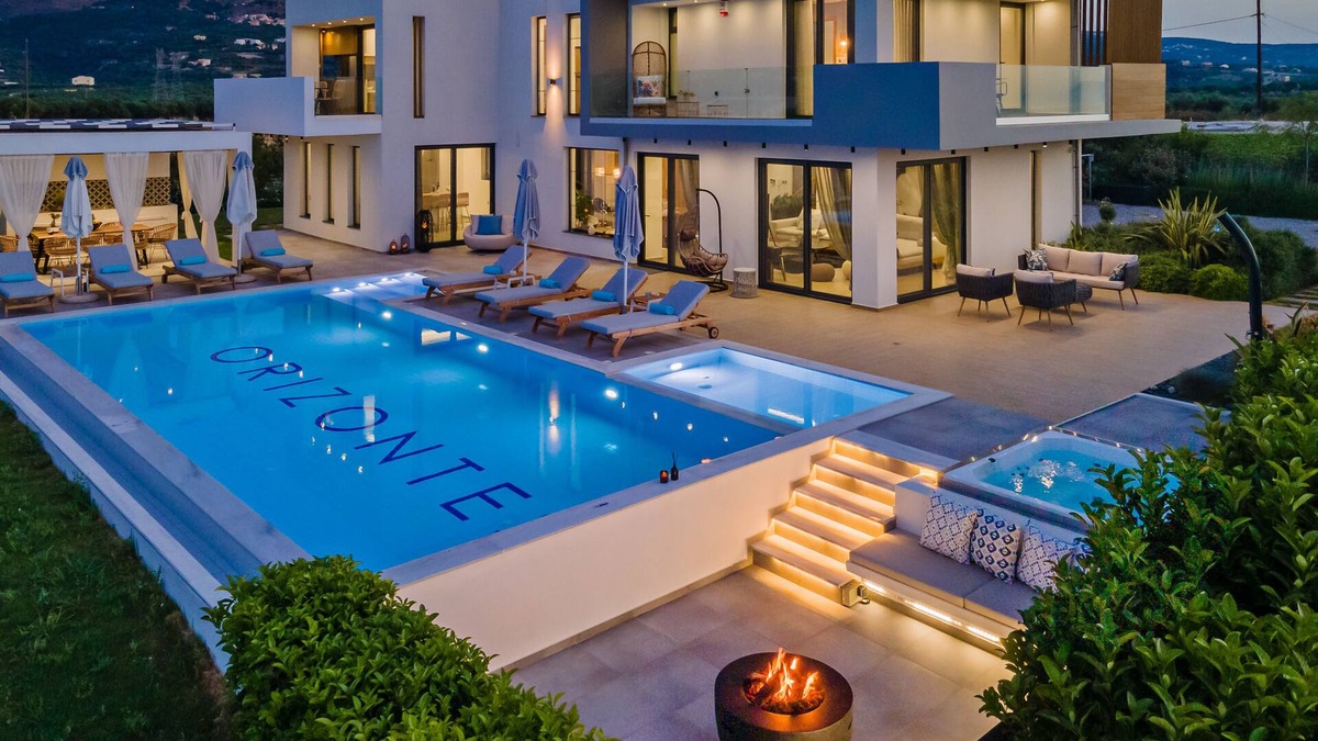 Adelianos Kampos Villa | Embrace the Cretan horizon! Enjoy your holidays in a deluxe accommodation