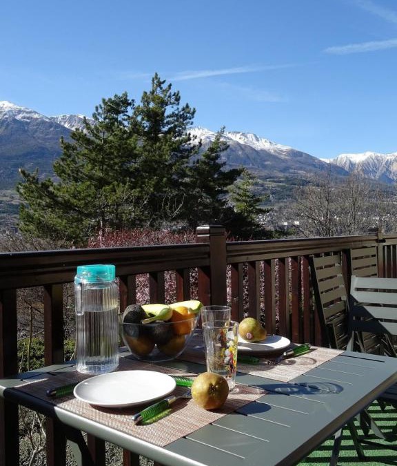 Saint-Sauveur Apartment | EMBRUN Superbe appartement classé 3 étoiles tout équipé avec vue sur montagnes
