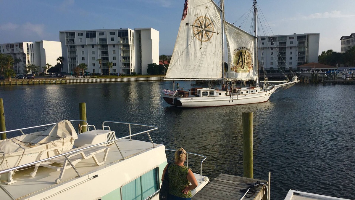 Fort Walton Beach Boat Rental | Emerald Coast Houseboat