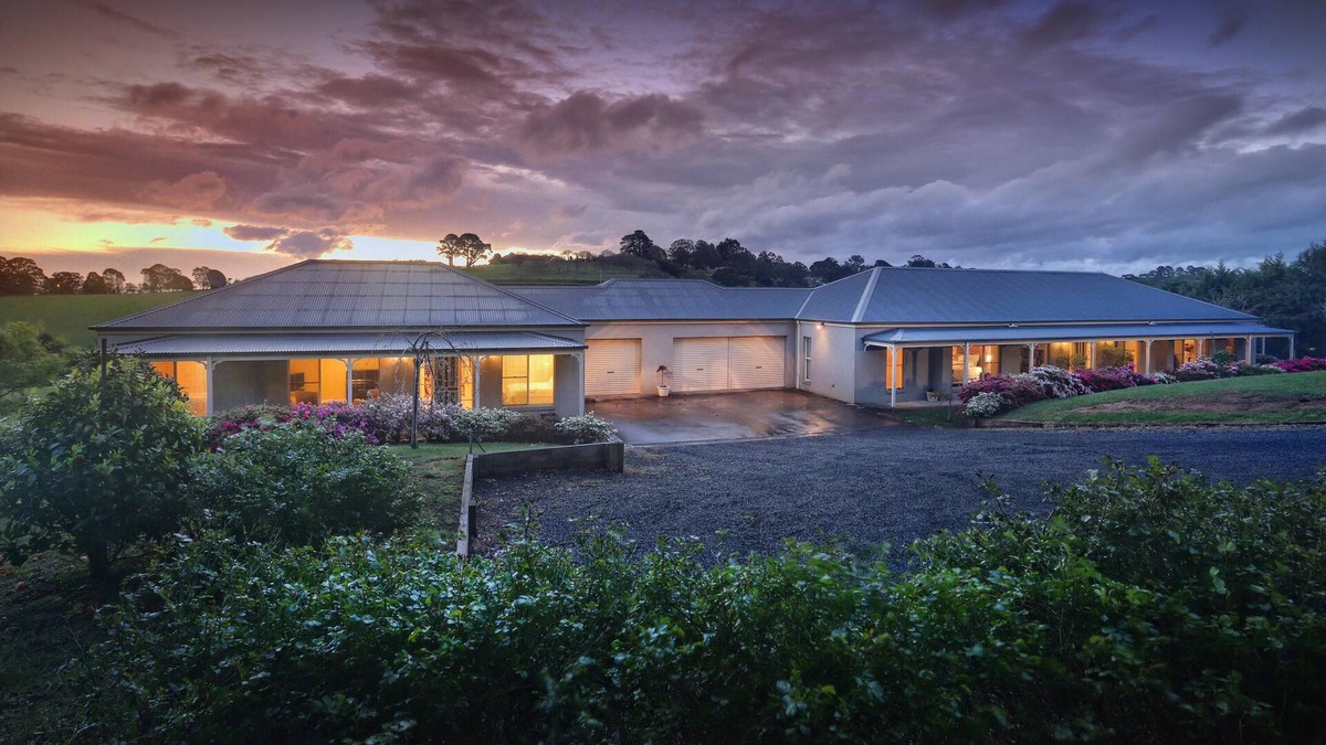 Emerald Cottage | Emerald Cottage - Dreaming of a country cottage to enjoy a little getaway, or share with friends and family.