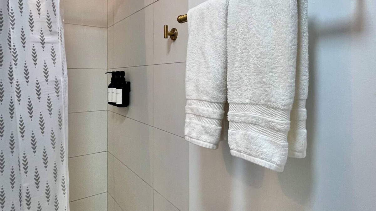 Ukrainian Village Apartment | Emerald Haus - East Village Gem - Sleeps 3