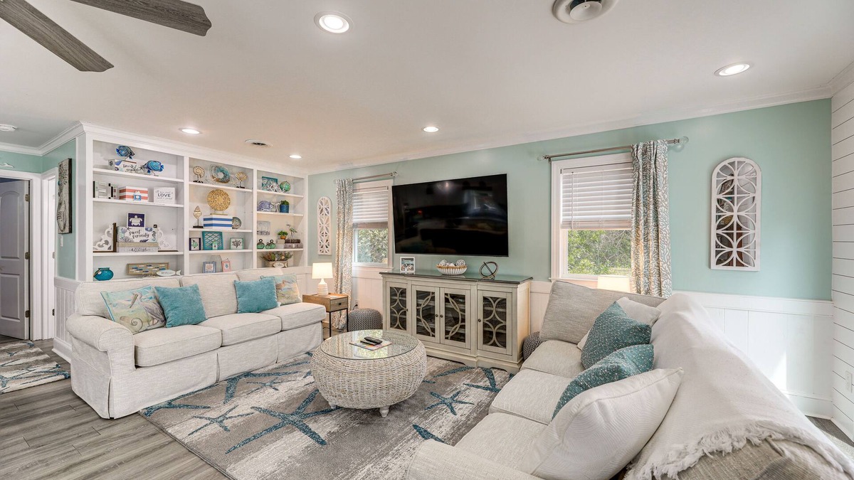 Emerald Isle Apartment | Emerald Isle Beach House: Walk to the Sand!