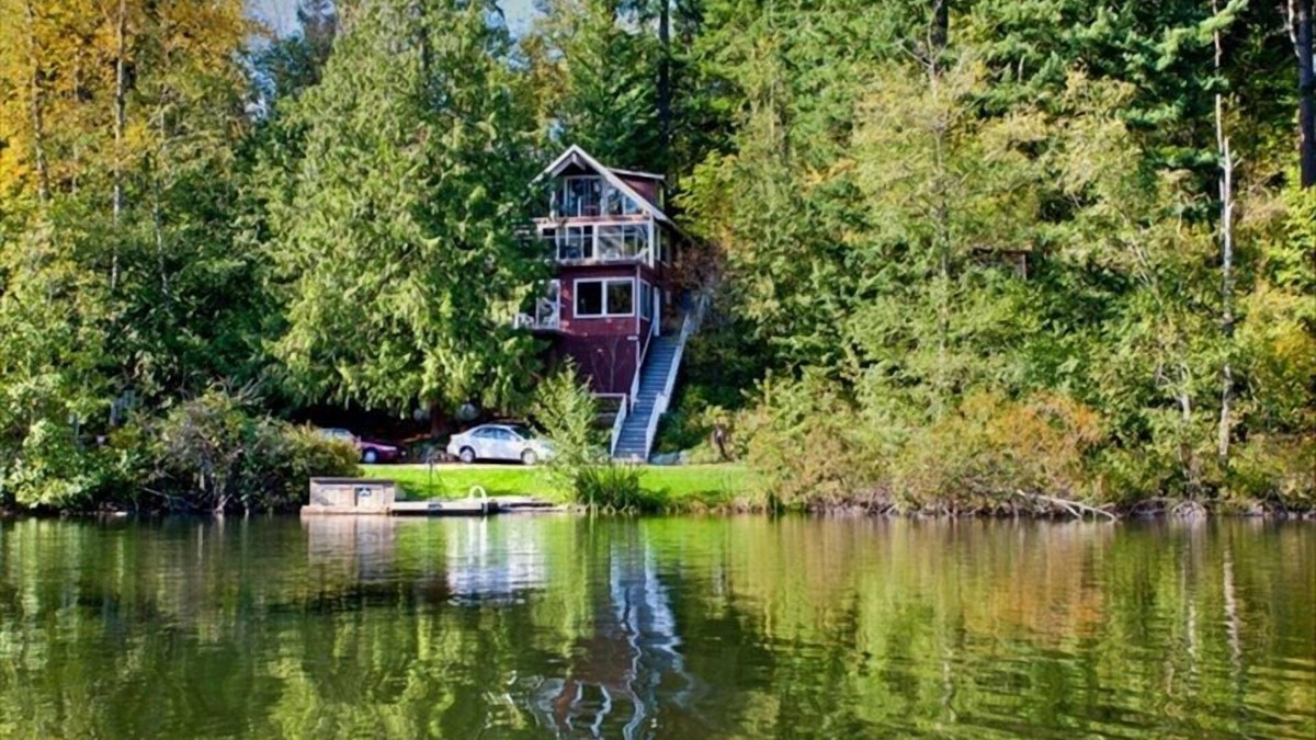 Bellingham Ski Chalet | Emerald Lake Chalet - WE HAVE WATER LILIES!
