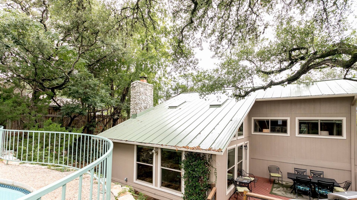 South Manchaca House | Emerald Oasis