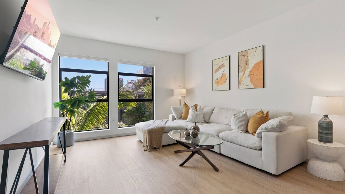 Hollywood Apartment | Emerald Ridge Hollywood Haven Pool, Jacuzzi, Gym Zen Garden View