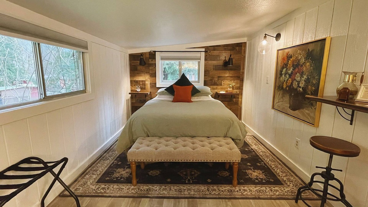 Port Angeles Hotel | Emerald Valley Inn