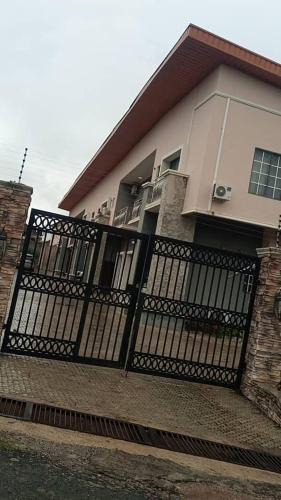 Ibadan Apartment | EmeraldSuites Blossom Court Alalubosa GRA