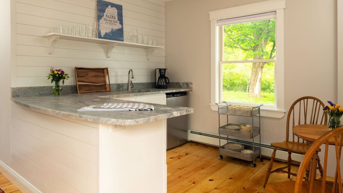 Kennebunk Apartment | Emerson Cottage at Waldo Emerson Inn