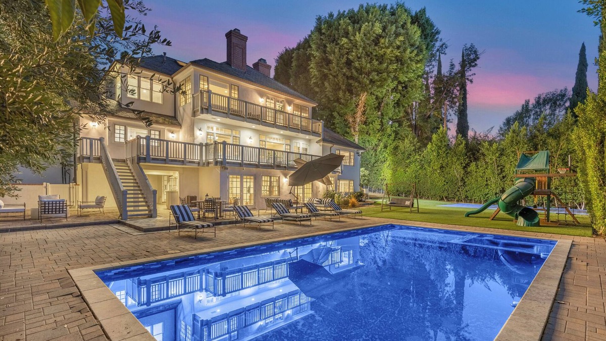 Sherman Oaks House | Emerson Estate - Gorgeous Sherman Oaks Estate with Private Yard and Pool