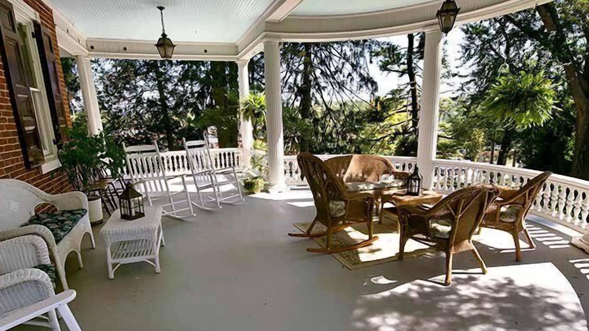 Emigsville Bed & Breakfast | Emig Mansion