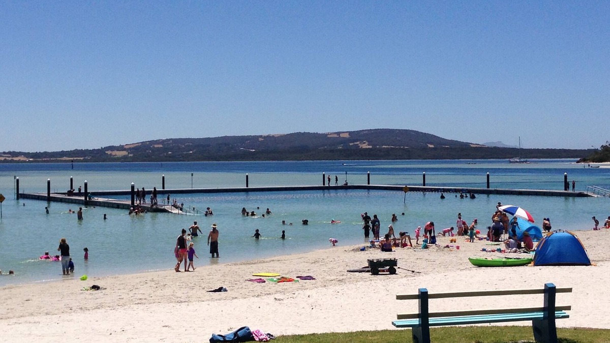 Emu Point Cottage | Emu Point Beach Cottage: Oyster Cottage - pet friendly accommodation