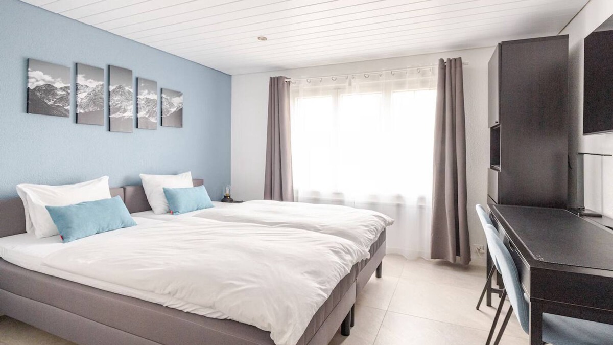Kallern Apartment | En-suite guestroom, close to Zürich and Luzern, private entrance and parking