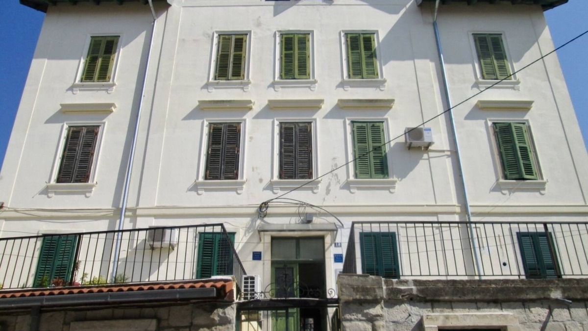 Split House | En-suite Iris on Rokova Street