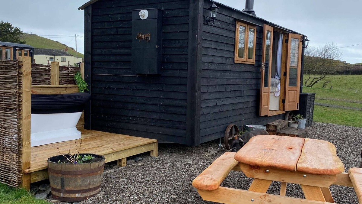 Llanfarian Cabin | En-suite Shepherds Huts