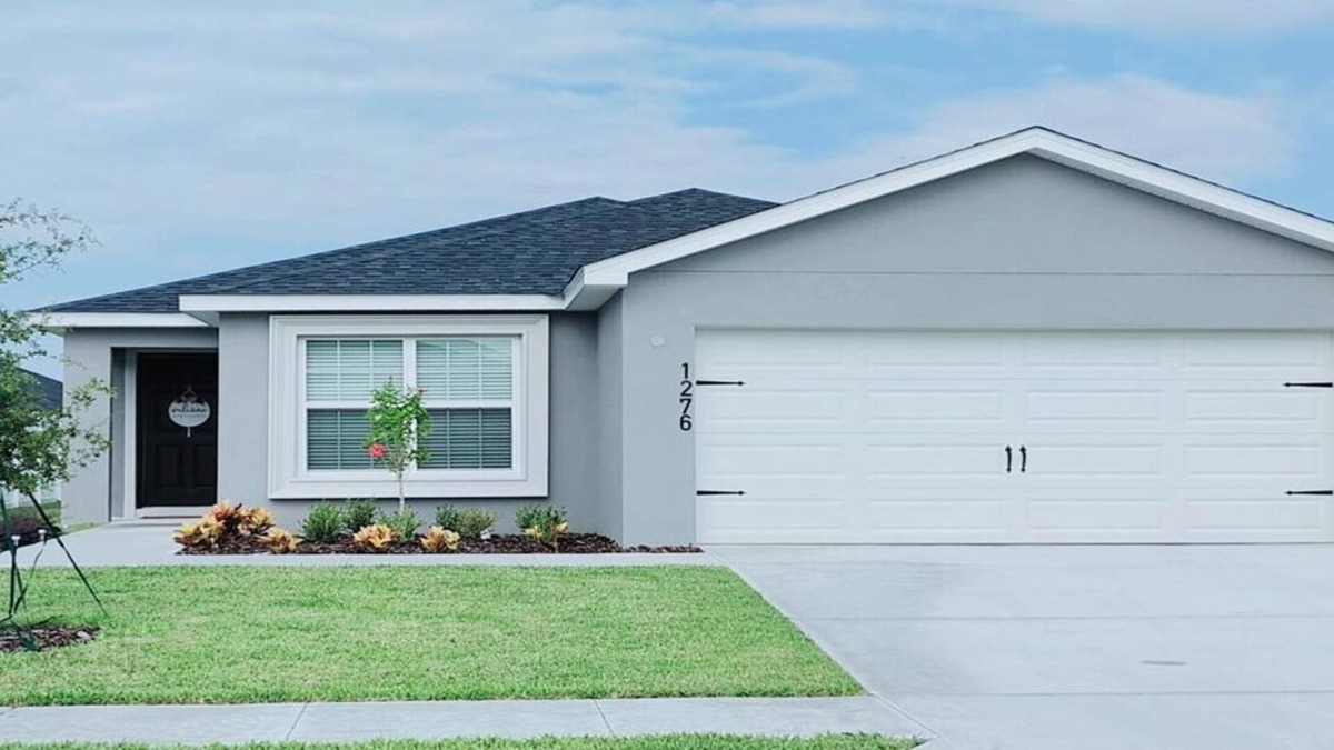 Auburndale House | Encanto at Auburndale: "Where it feels like home"