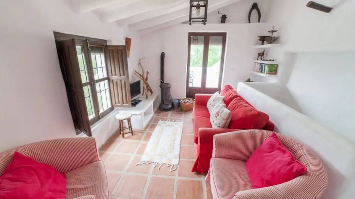Villanueva del Trabuco Cottage | Encanto Rústico Entre Olivos y con Vistas a Las Montañas en el Sur de Andalucía