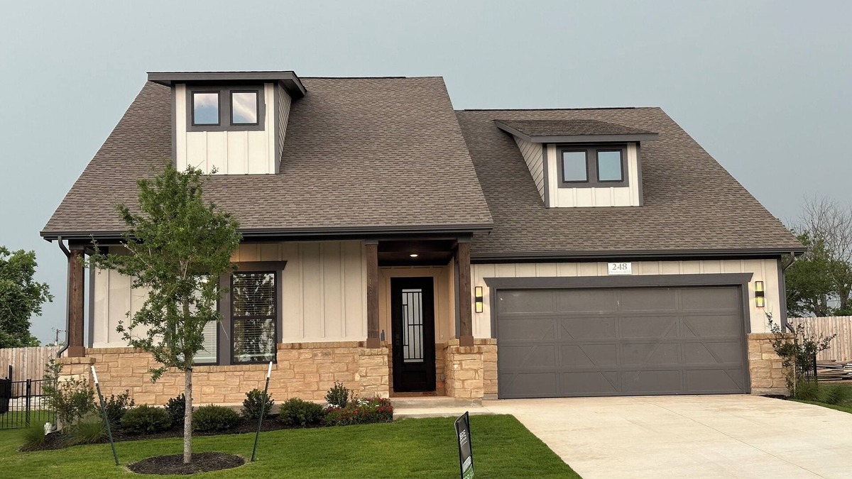 Liberty Hill House | Enchanted 4 bedroom house with high ceilings, natural light & WiFi