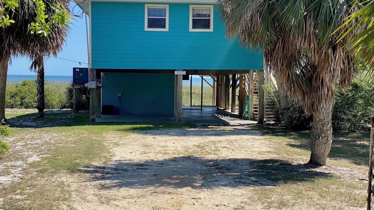 Alligator Point House | Enchanted Cottage Beachfront – Charming Retreat by the Sea!