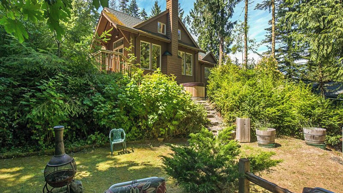 Sequim House | Enchanted Cove Where Forest Meets Sea, Hot Tub