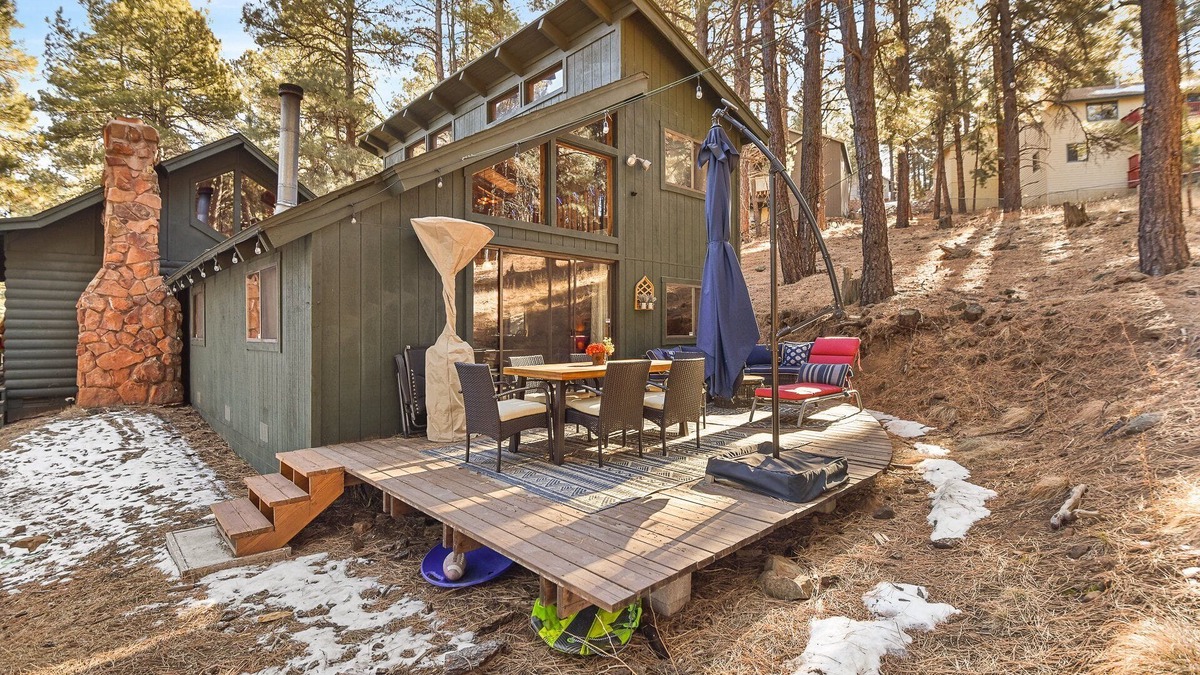 Kachina Village Cabin | Enchanted Forest | Super Cozy Cabin on 2 Acres | Sledding Hills, Tree Swing & Pool Table