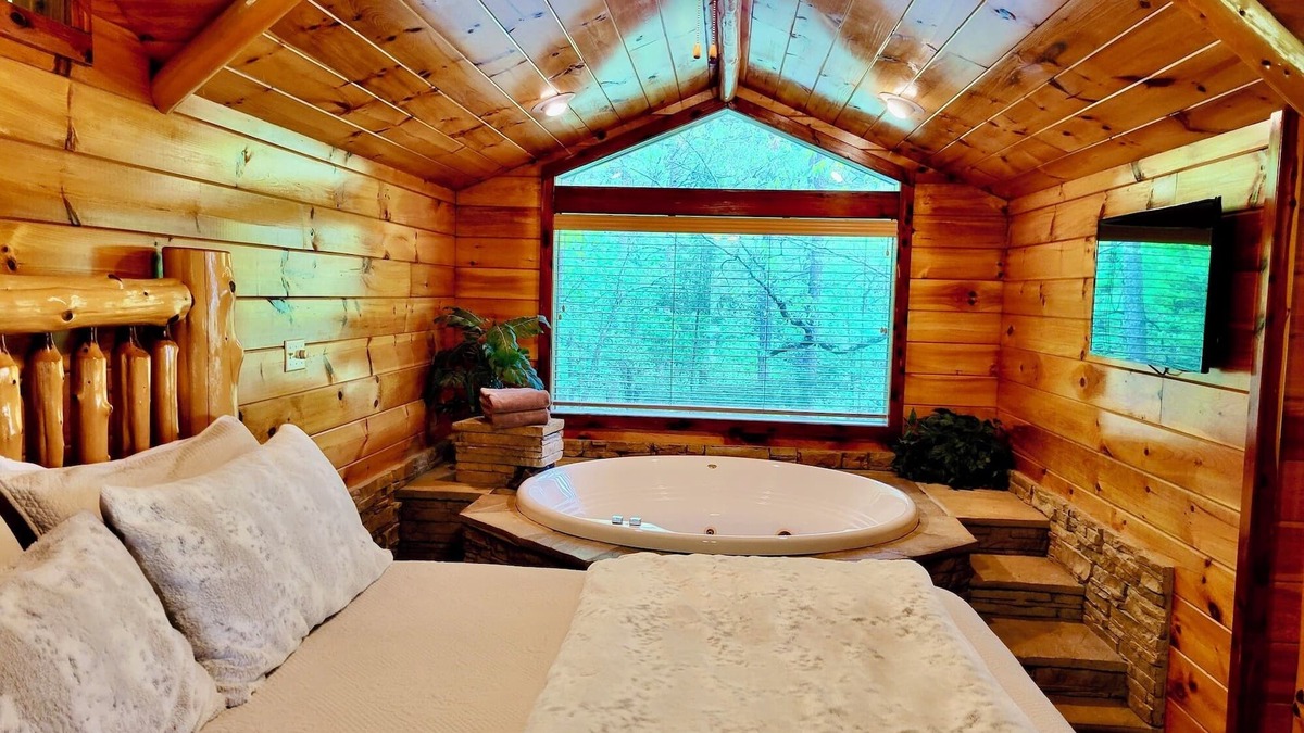 Eureka Springs Cabin | Enchanted Forest Hilltop Hideaway- 1 bedroom Cabin with Jacuzzi tub! Hiking Trail & Cave on property!