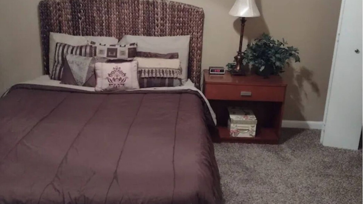 Park Forest - LA North House | Enchanted Stays, w/fireplace great family for entertainment and Relaxing at