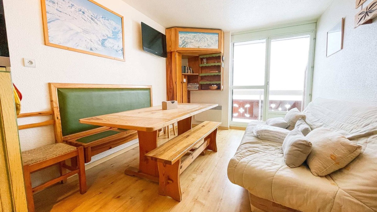 Eclose-Est Apartment | Enchanting 2-bedroom apartment in Huez with stunning views