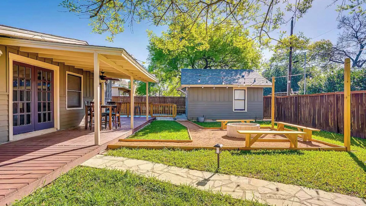 Terrell Heights House | Enchanting 4-bedroom house with Pool, Theater, Firepit and Games. Pet Friendly.