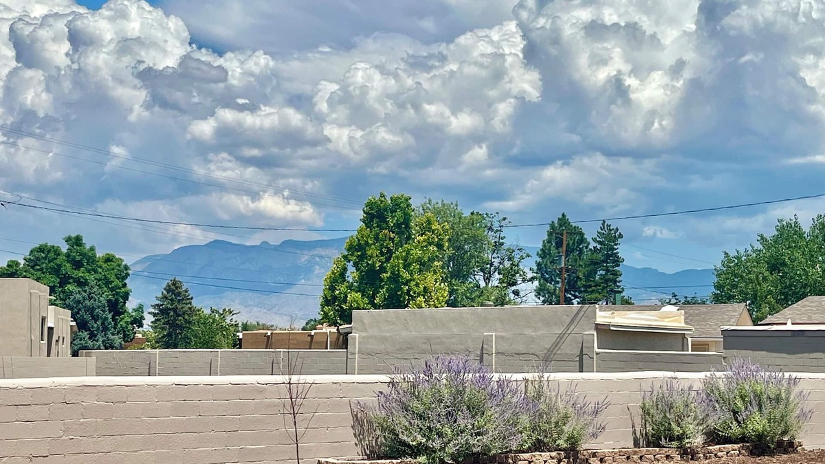 Los Ranchos de Albuquerque House | 🌶️Enchanting Balloon Fiesta Views! Private 3000SqFt Home on 1-Acre Lot