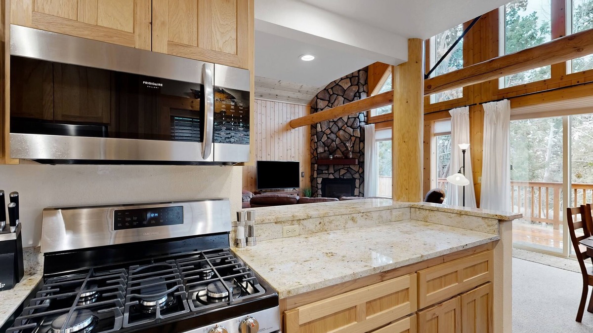 Klamath Falls Ski Chalet | Enchanting chalet with creek views, heated pool, sauna & trails - dog-friendly