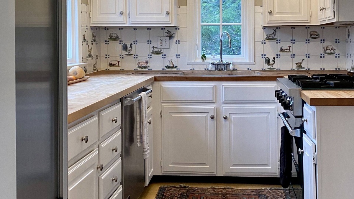 Weston Cottage | Enchanting, cozy & secluded riverfront English cottage SANCTUARY. Year term only