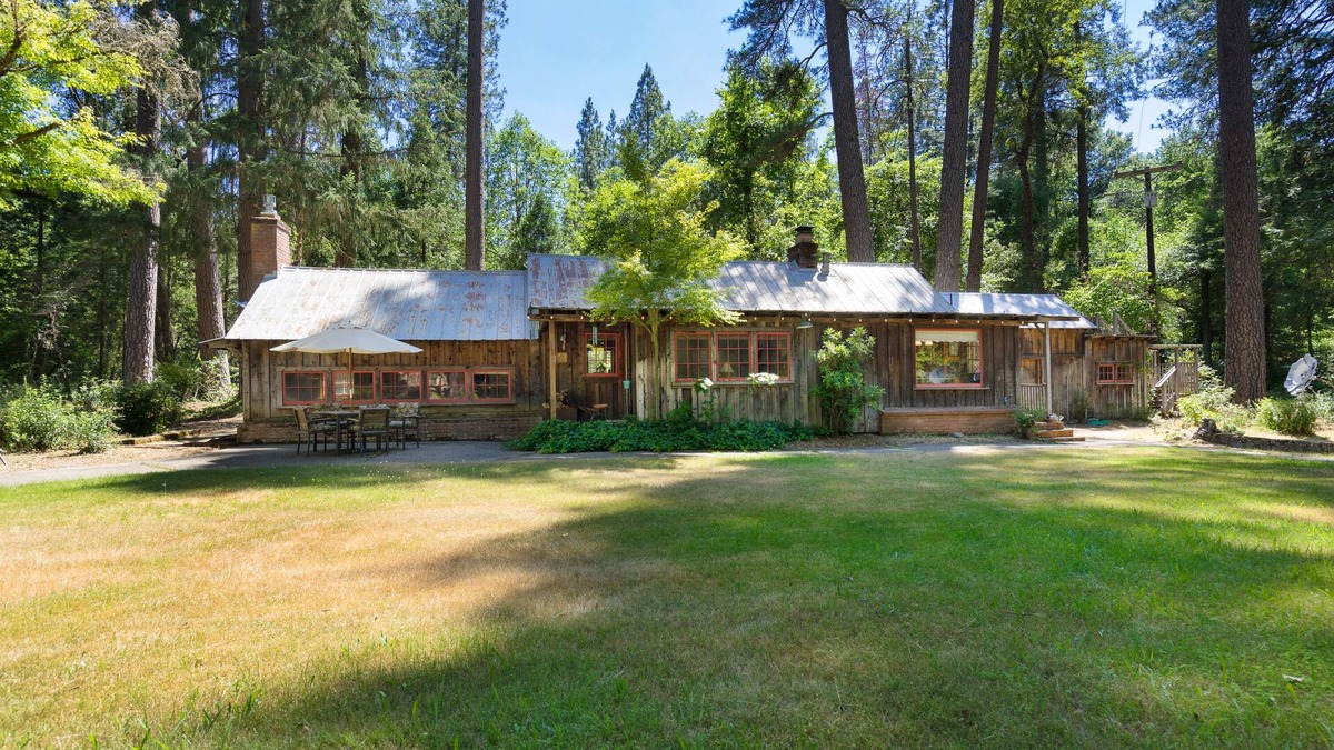 Fair Play Cabin | Enchanting Creekside Property Nestled in Wine Country