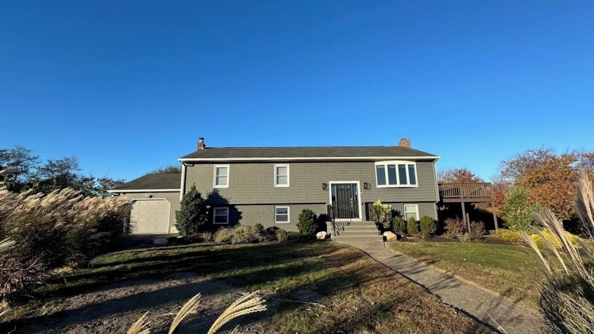 Kenyon House | Enchanting Fully Remodeled Home with A/C In Highly Sought after Eastwood Look!