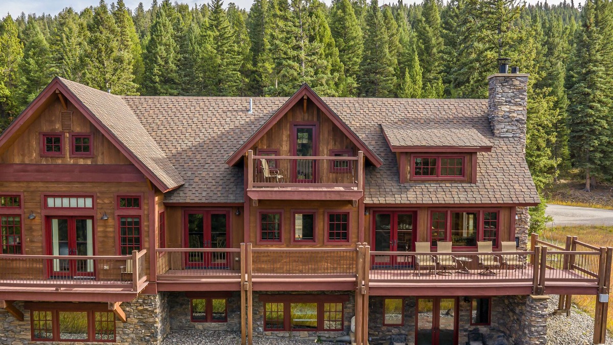 Gallatin Gateway House | Enchanting Home|Hot Tub|Fireplace|12m to Resort