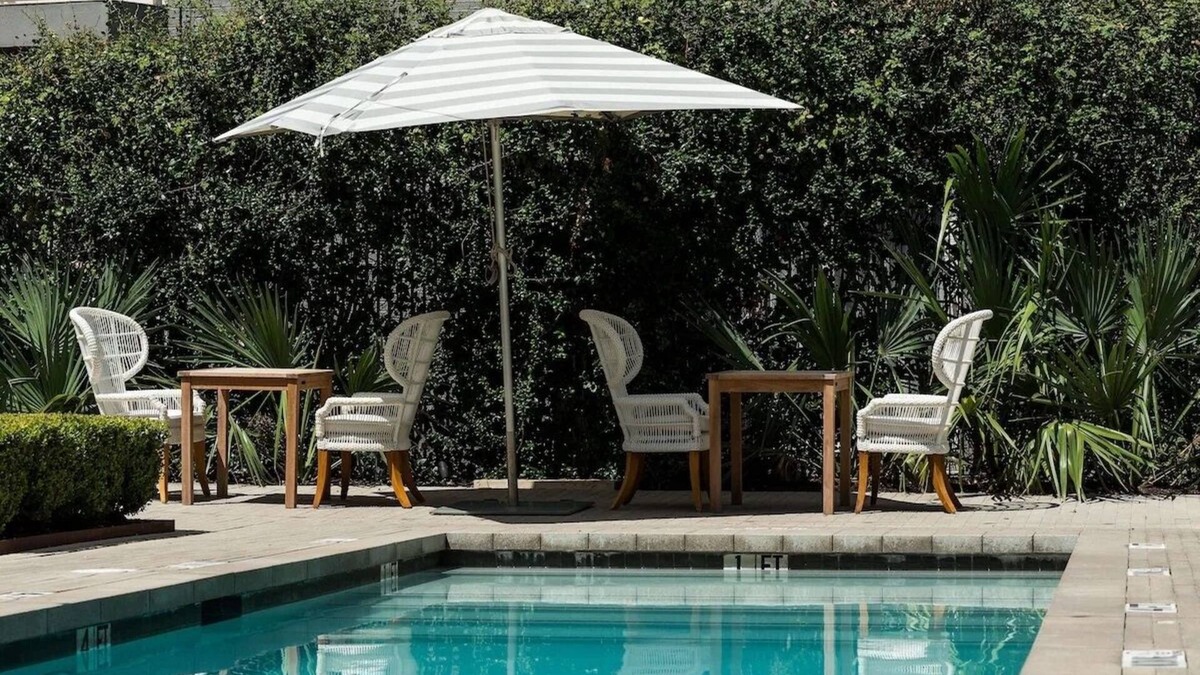 West Campus Hotel | Enchanting Hotel with Outdoor Pool & Sun Terrace - Just 1 Mile from UT Austin