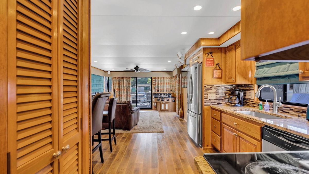 Smithville Boat Rental | Enchanting Houseboat on CHL @ Pates Ford Resort & Marina