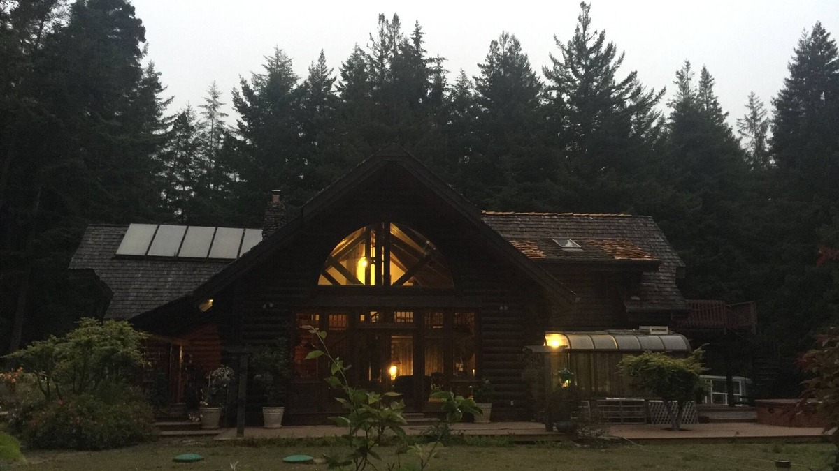 Crescent City Cabin | Enchanting lodge with WiFi in Crescent City