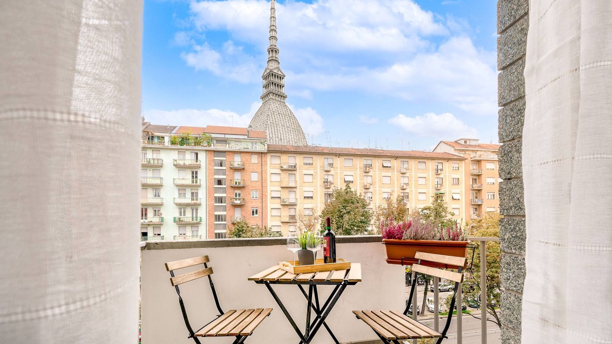 Vanchiglia Apartment | [Enchanting Mole View ] Two Suites & fast Wi-Fi