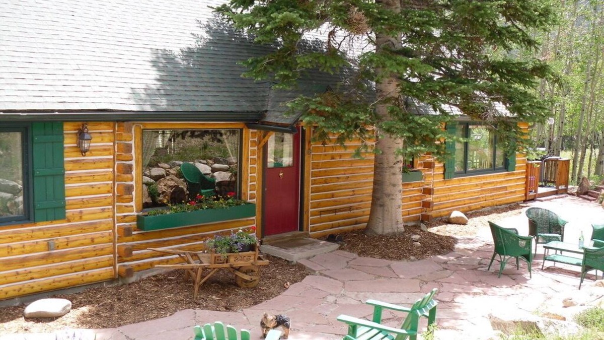 Allenspark Cabin | Enchanting Mountain Log CabinnPines, Aspens & meadows and abundant wildlife.