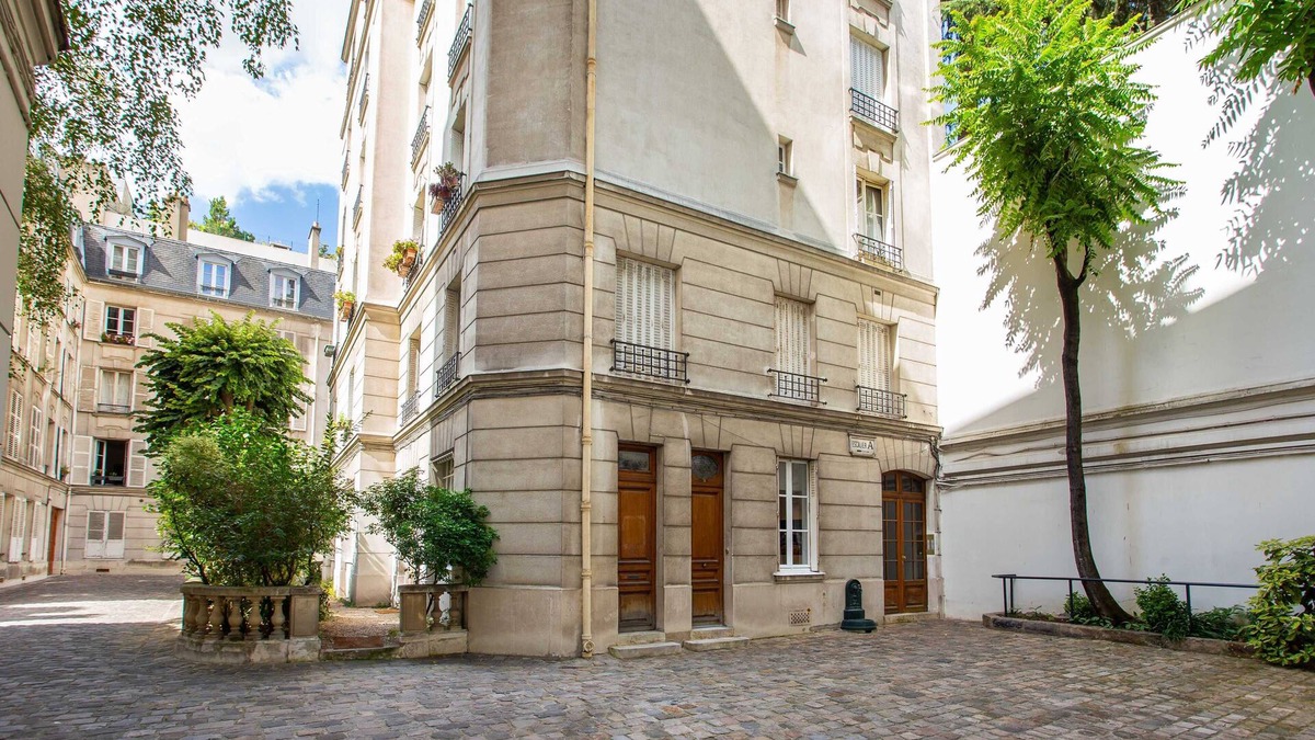 Notre-Dame-des-Champs Apartment | Enchanting Parisian Getaway On Rue Du Cherche Midi