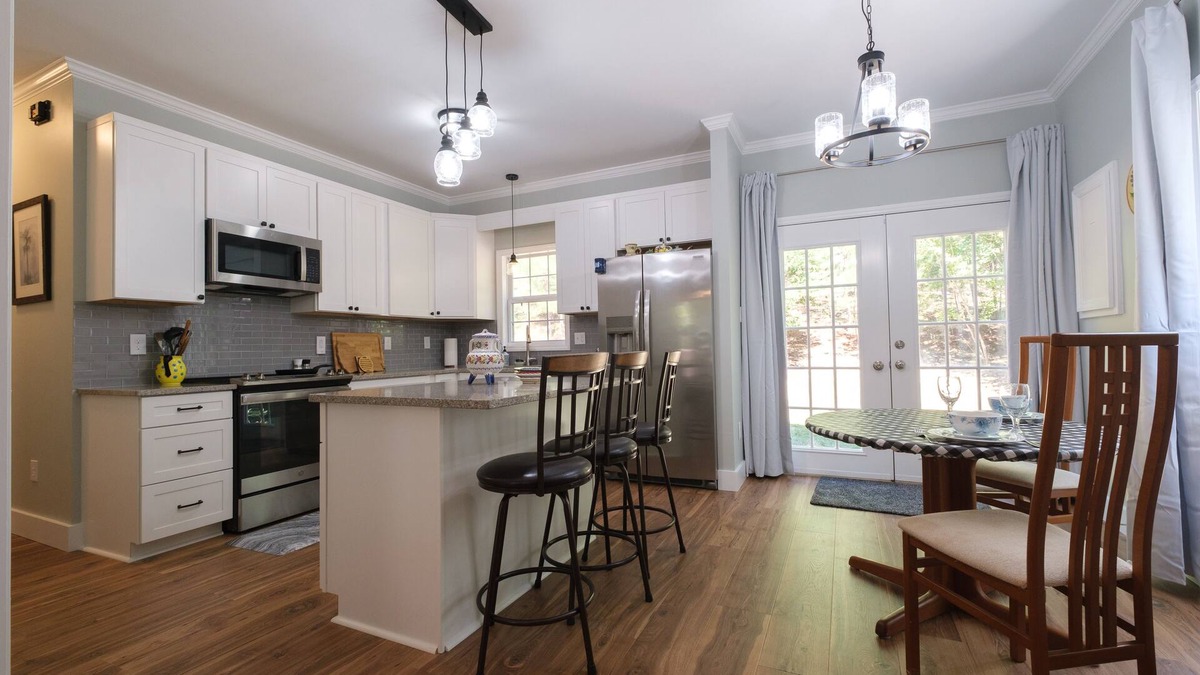 Bynum House | Enchanting spacious and comfortable newly renovated house near Chapel Hill.