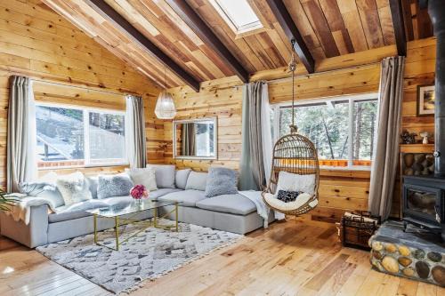 Arnold House | Enchanting Swiss Chalet-Style Cabin