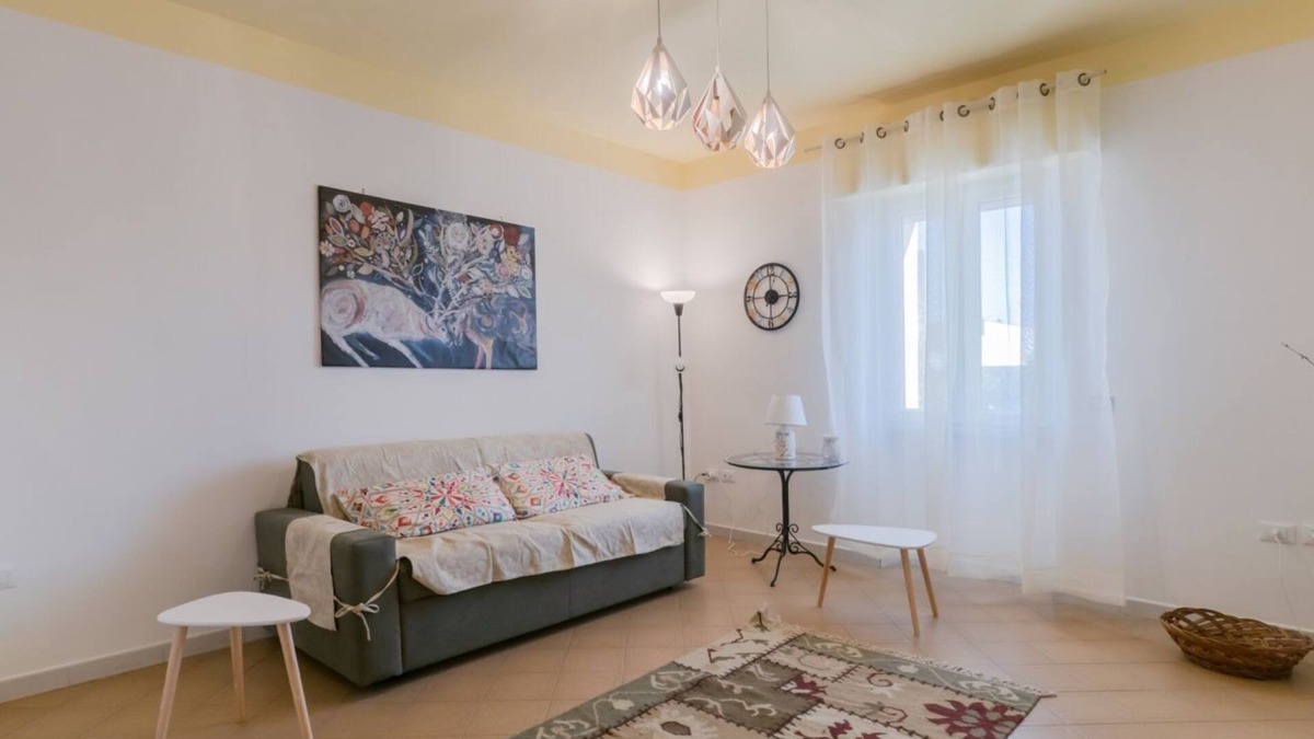 Squinzano Apartment | Enchanting, tastefully furnished apartment that sleeps up to 4 people and is energy efficient thanks to the photovoltaic power supply. The accommodation is located in the centre, just 500m from the station and a short distance from the motorway entrances