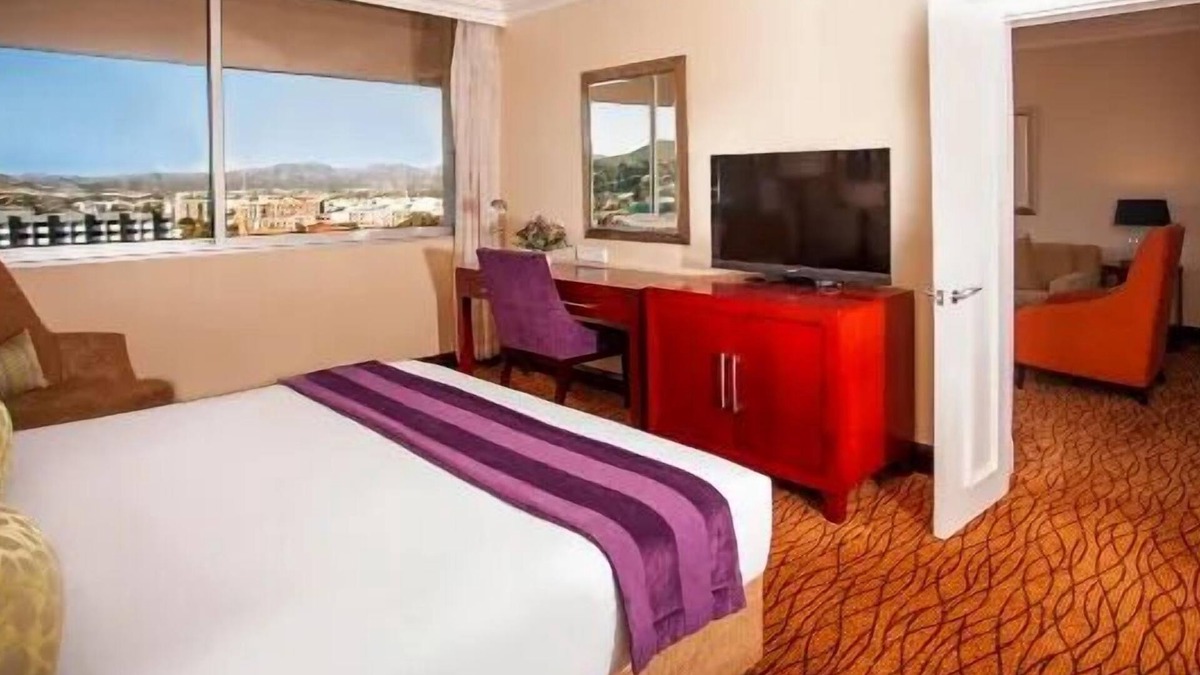 Windhoek Central Apartment | Enchanting Views In Namibia! Spacious Accommodation, Rooftop Pool, Free Parking!